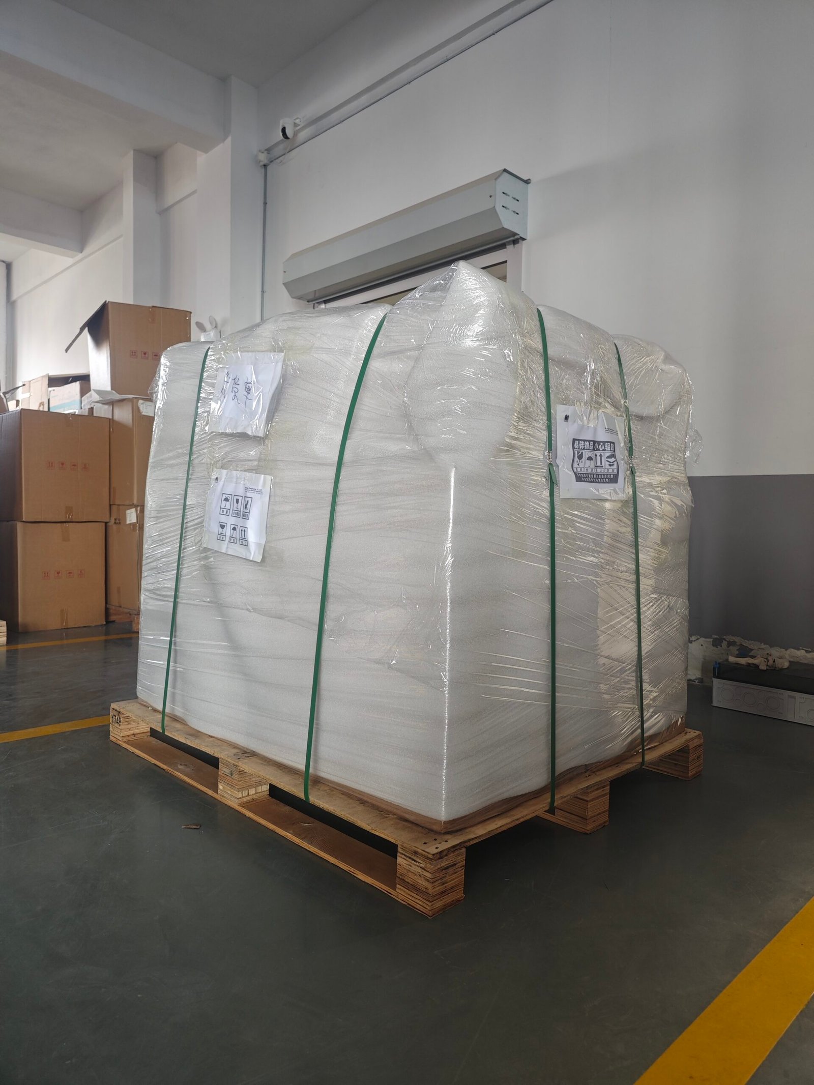 Huixin Jidian product display and finished goods area